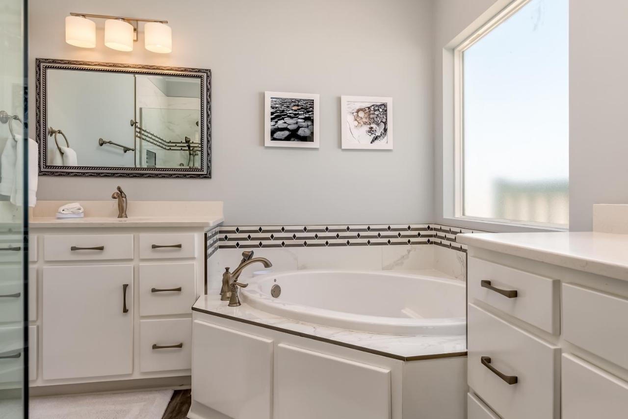 Moasis: Triple Master Suite Retreat with Panoramic Views Dauphin Island Exterior photo
